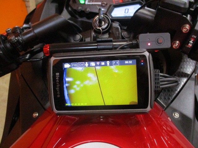 これは大きい！！今や車では当たり前のドライブレコーダー装備済み！しかも前後カメラの高いやつ！！